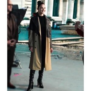 red-notice-gal-gadot-trench-coat