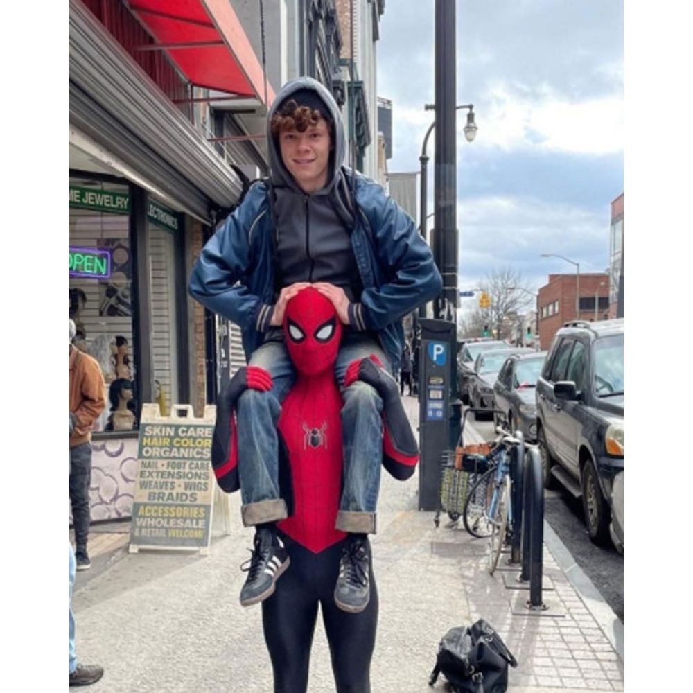 spider-man-no-way-home-drug-dealer-jacket