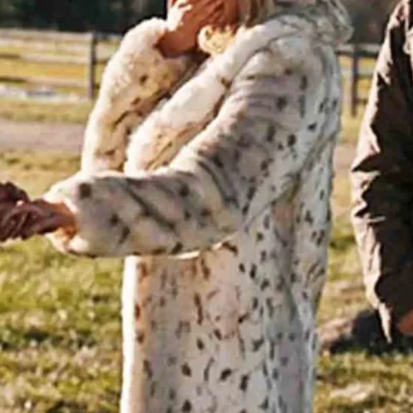 beth-dutton-fur-coat.webp